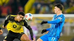 一个补篮让湖人名次上升！詹姆斯压哨绝杀创神迹：湖人生涯首次